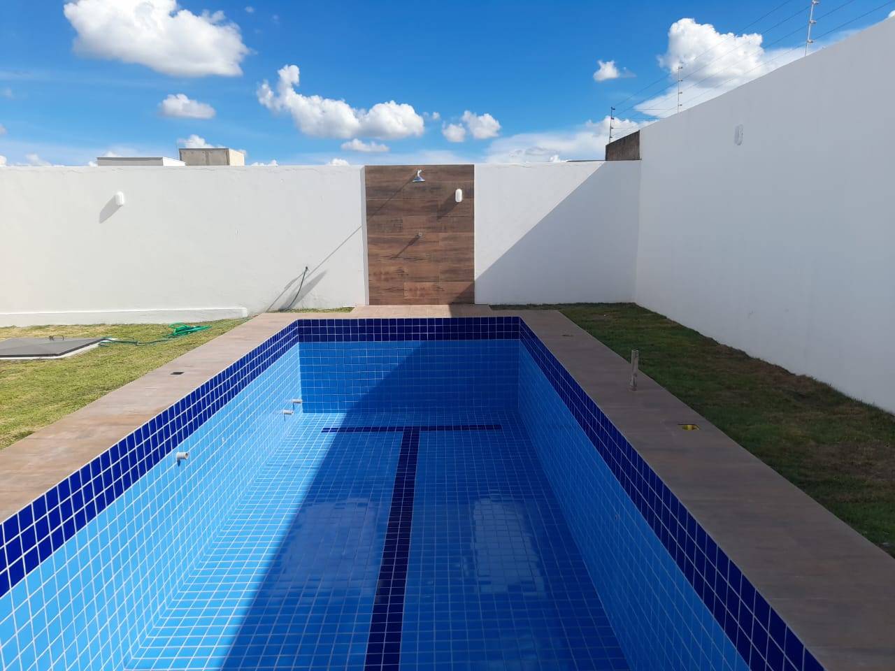 Piscina com cascata