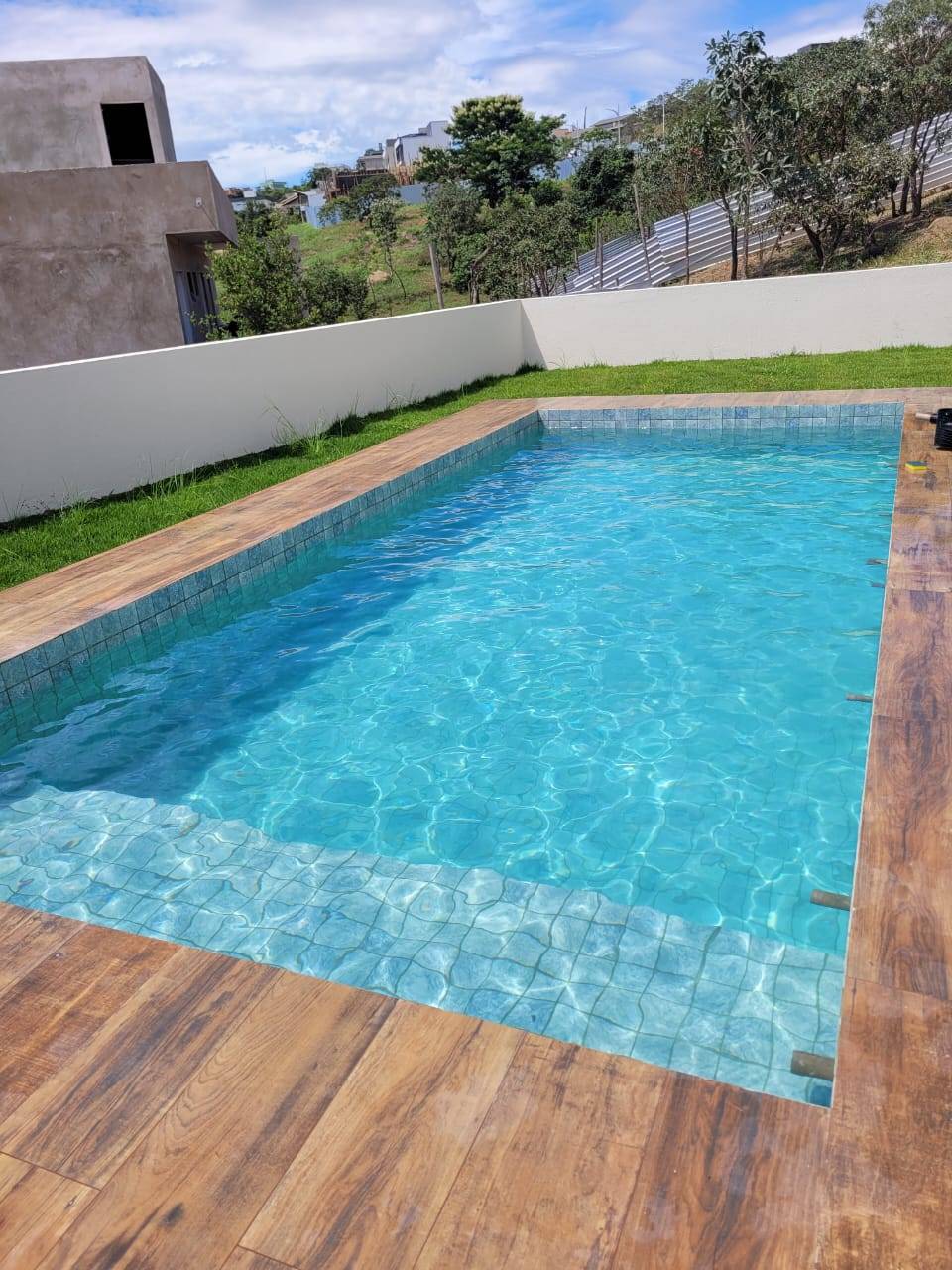 Área de lazer com piscina