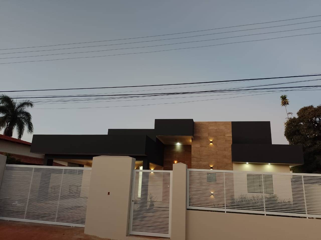 Fachada noturna integrada